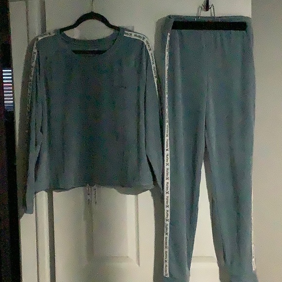 Hurley jogging suit - Picture 2 of 3